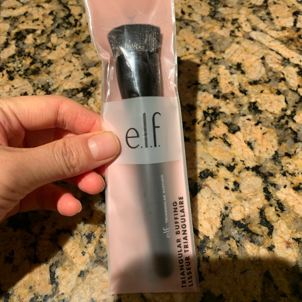 FREE e.l.f. Triangular Buffing Brush (Free with any purchase)